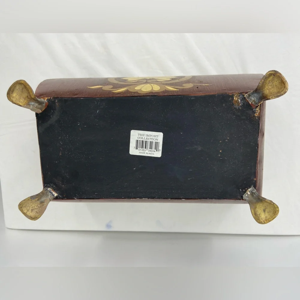 Tole Painted Planter Scalloped Upper Edge outlined inGold paint Claw Footed Base
